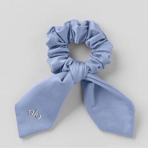 ALO Yoga Airlift Rhythm Lavender Bow Scrunchie